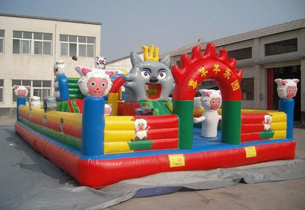 山東客戶(hù)訂購(gòu)充氣城堡