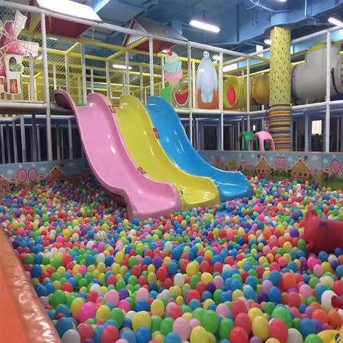 小型游樂(lè)場(chǎng)設(shè)備實(shí)拍