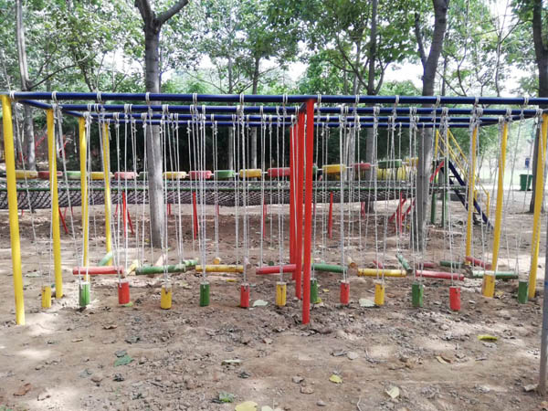 主題樂園游樂設(shè)備