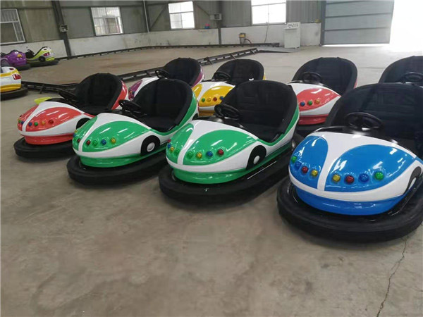 兒童碰碰車(chē)