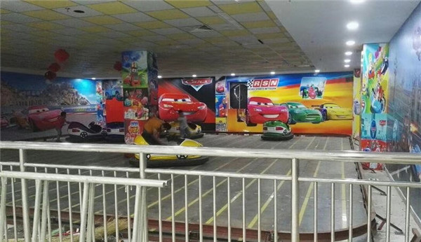 旅游區(qū)親子碰碰車