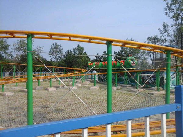 雙環(huán)滑行龍