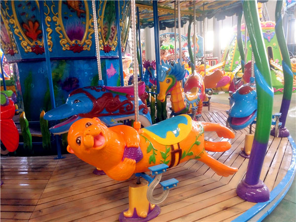 室內(nèi)豪華轉(zhuǎn)馬