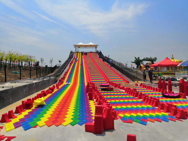 無動力游樂設(shè)備現(xiàn)場