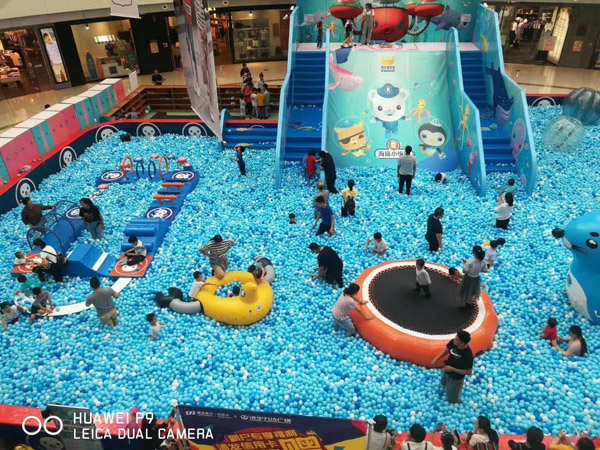 室內(nèi)游樂設(shè)備實拍